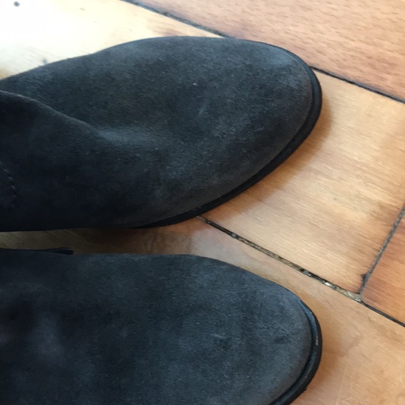 Beautiful gray suede knee high boots - Picture 6 of 10